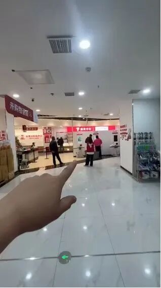 曝美团人员在京东折扣超市偷装摄像采集设备,窃取商业信息被警方带走